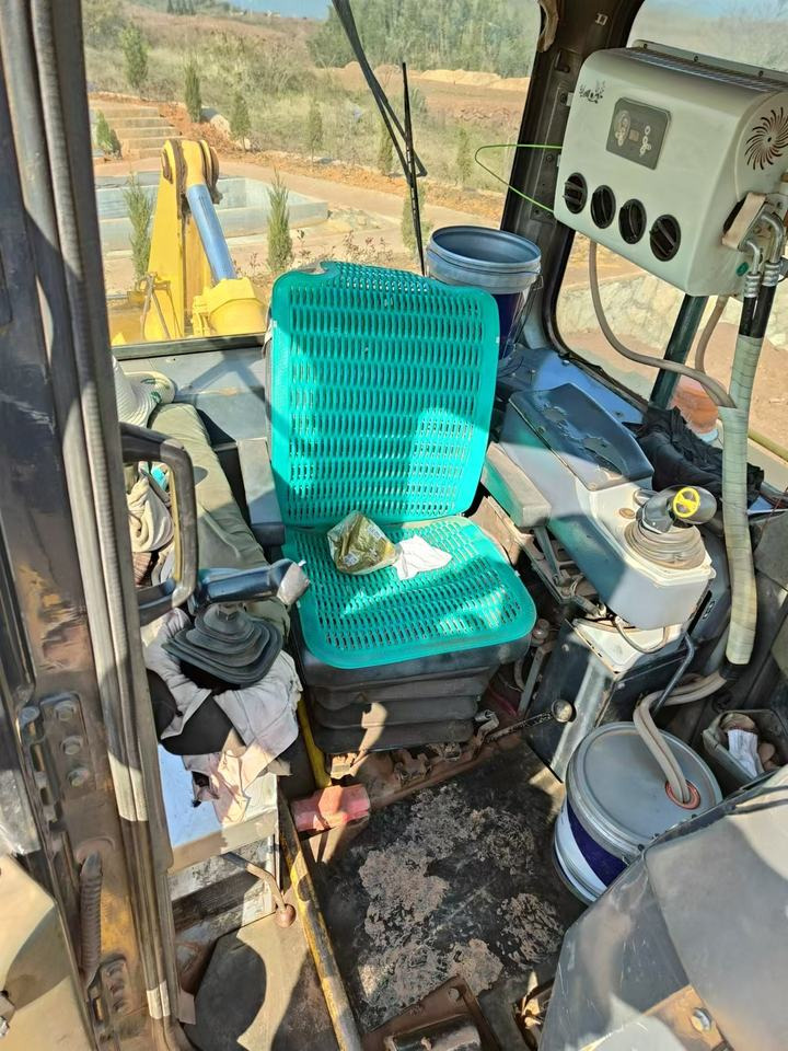 Bulldozer Prices Used Bulldozer Market Used Caterpillar D5 D6 D7 komatsu 155a 375 Kenya Used Equipment Market Cheap Bulldozer - Buldozer: fotoğraf 4 Bulldozer Prices Used Bulldozer Market Used Caterpillar D5 D6 D7 komatsu 155a 375 Kenya Used Equipment Market Cheap Bulldozer - Buldozer: fotoğraf 4