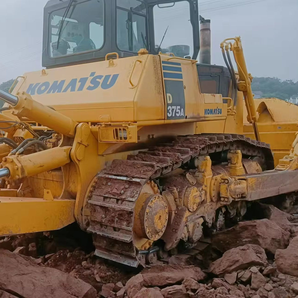 Bulldozer Prices Used Bulldozer Market Used Caterpillar D5 D6 D7 komatsu 155a 375 Kenya Used Equipment Market Cheap Bulldozer - Buldozer: fotoğraf 1 Bulldozer Prices Used Bulldozer Market Used Caterpillar D5 D6 D7 komatsu 155a 375 Kenya Used Equipment Market Cheap Bulldozer - Buldozer: fotoğraf 1