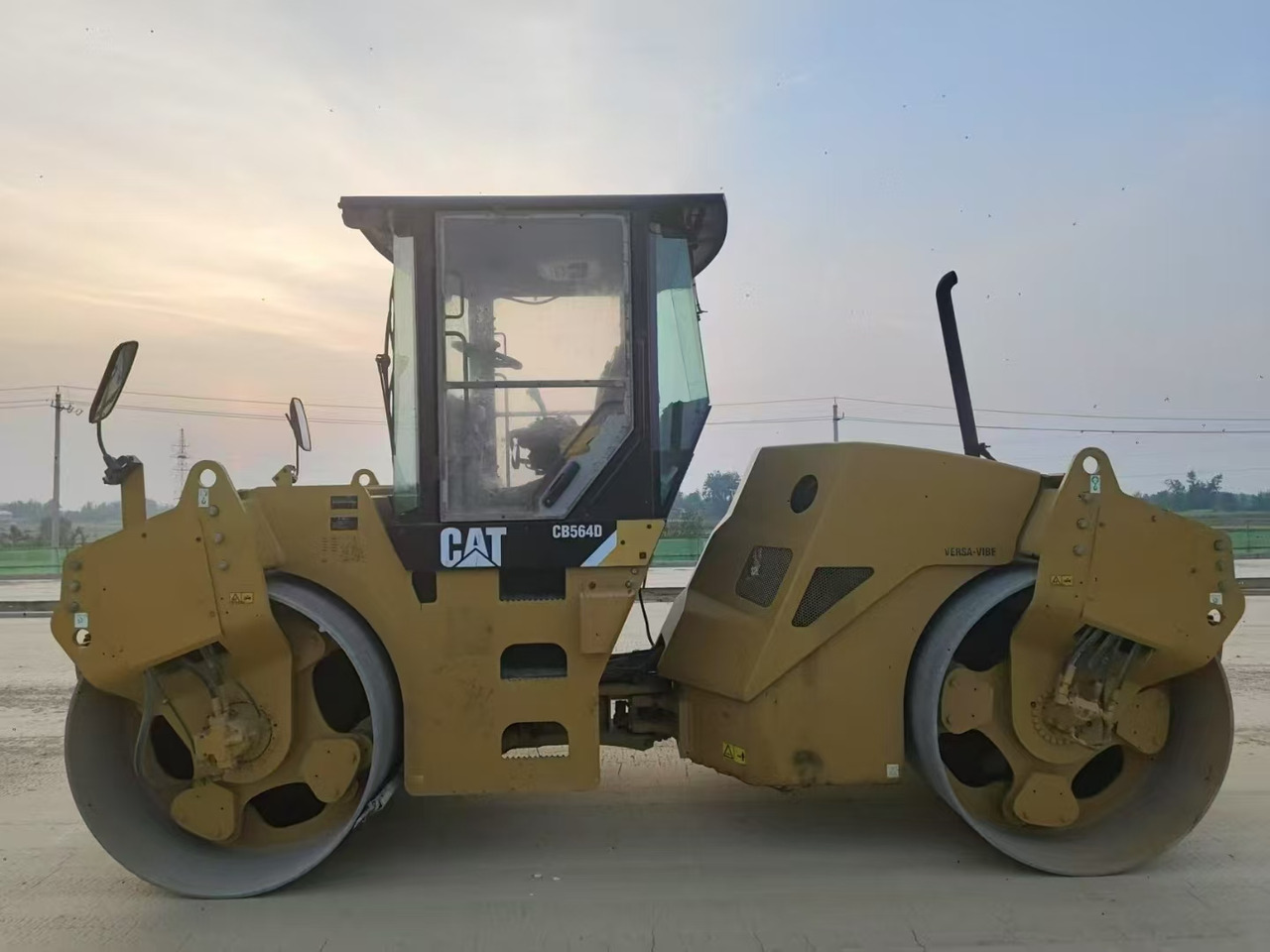 CATERPILLAR CB564D - Silindir makinesi: fotoğraf 2 CATERPILLAR CB564D - Silindir makinesi: fotoğraf 2