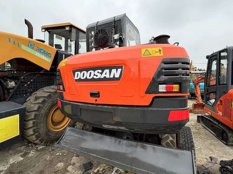 Hot Sale Used Doosan Dx75 Small 7.5t Wheel Excavator South Korea DX75 Mini Excavator for Sale Good Condition - Tekerlekli ekskavatör: fotoğraf 4 Hot Sale Used Doosan Dx75 Small 7.5t Wheel Excavator South Korea DX75 Mini Excavator for Sale Good Condition - Tekerlekli ekskavatör: fotoğraf 4