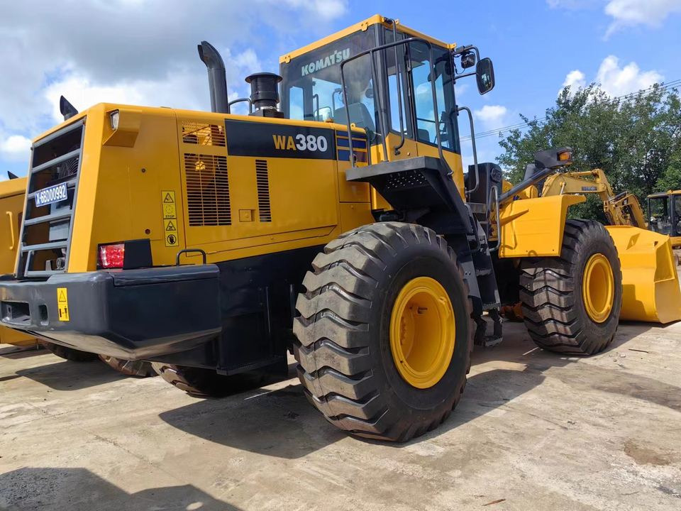 Japan Made Original Komatsu Wa380z-6 Wheel Loader, WA380Z Cheap Used 5ton Payloader Price Low in China - Tekerlekli yükleyici: fotoğraf 2 Japan Made Original Komatsu Wa380z-6 Wheel Loader, WA380Z Cheap Used 5ton Payloader Price Low in China - Tekerlekli yükleyici: fotoğraf 2