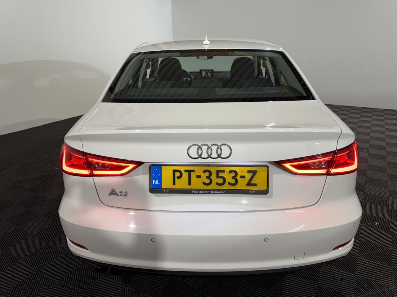Audi | A3 Limousine | 1.4 TFSI Attraction Pro Line Plus Automaat | 2016 | 256.538 km | PT353Z | Geen oordeel - Sedan araba: fotoğraf 5 Audi | A3 Limousine | 1.4 TFSI Attraction Pro Line Plus Automaat | 2016 | 256.538 km | PT353Z | Geen oordeel - Sedan araba: fotoğraf 5