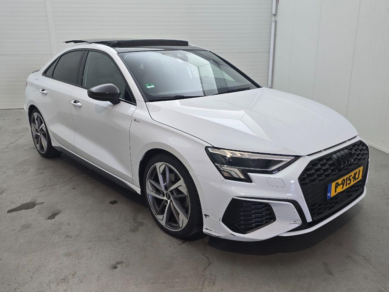 Audi A3 Limousine 35 TFSI edition one | 2021 | 65.827 km | Automaat | P915KJ | NAP: Geen oordeel - Sedan araba: fotoğraf 2 Audi A3 Limousine 35 TFSI edition one | 2021 | 65.827 km | Automaat | P915KJ | NAP: Geen oordeel - Sedan araba: fotoğraf 2