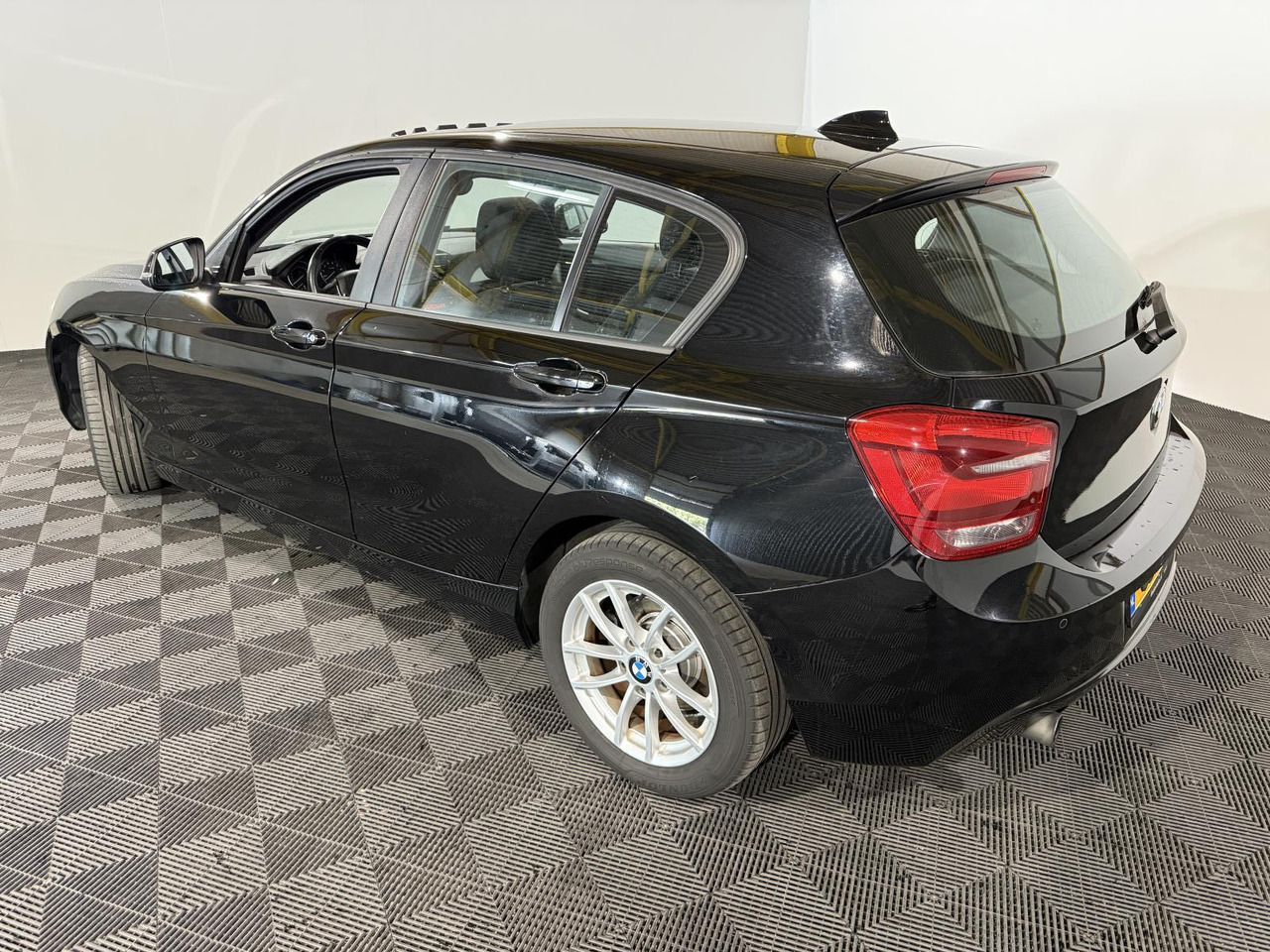 BMW | 1-serie | 116i Business | 2013 | 161.924 km | GB109S | Geen oordeel - Hatchback: fotoğraf 3 BMW | 1-serie | 116i Business | 2013 | 161.924 km | GB109S | Geen oordeel - Hatchback: fotoğraf 3