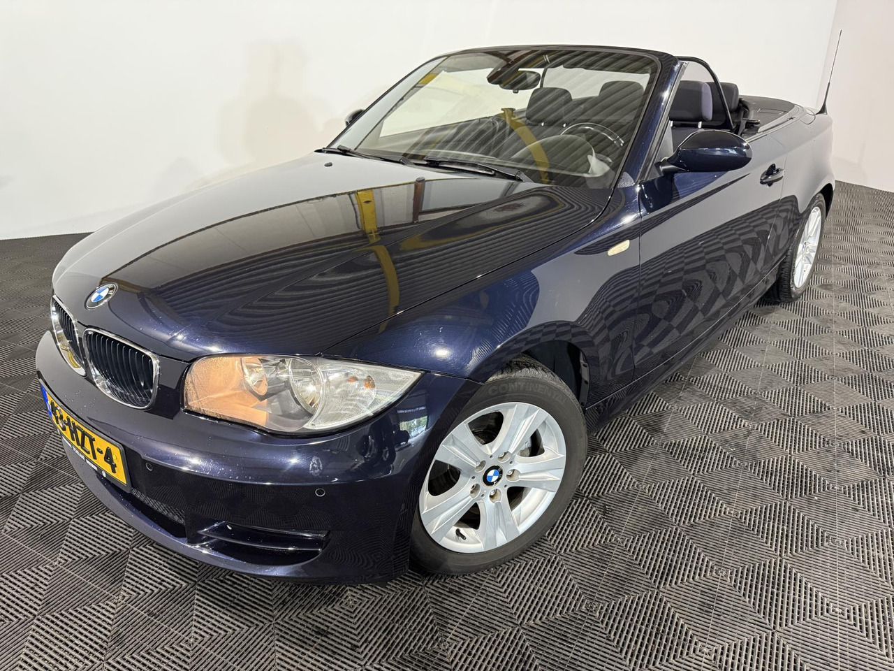 BMW | 1-serie Cabrio | 118i High Executive | 2009 | 114.310 km | 43HZT4 | Logisch - Binek araba: fotoğraf 1 BMW | 1-serie Cabrio | 118i High Executive | 2009 | 114.310 km | 43HZT4 | Logisch - Binek araba: fotoğraf 1