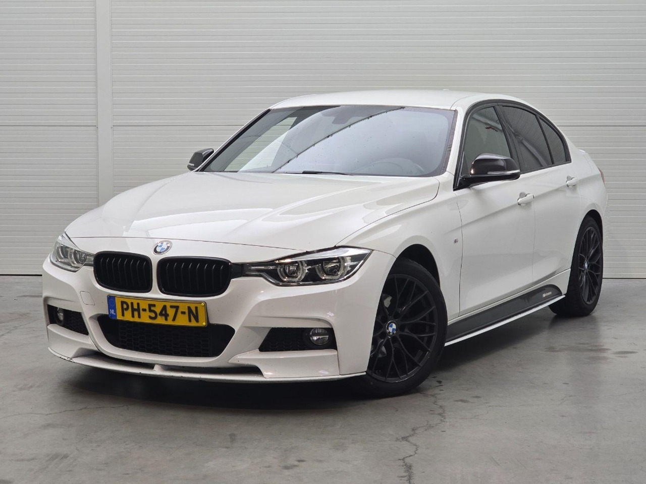 BMW 3-serie 318i High Executive | 2017 | 132.699 km | PH547N | NAP: Logisch - Sedan araba: fotoğraf 1 BMW 3-serie 318i High Executive | 2017 | 132.699 km | PH547N | NAP: Logisch - Sedan araba: fotoğraf 1