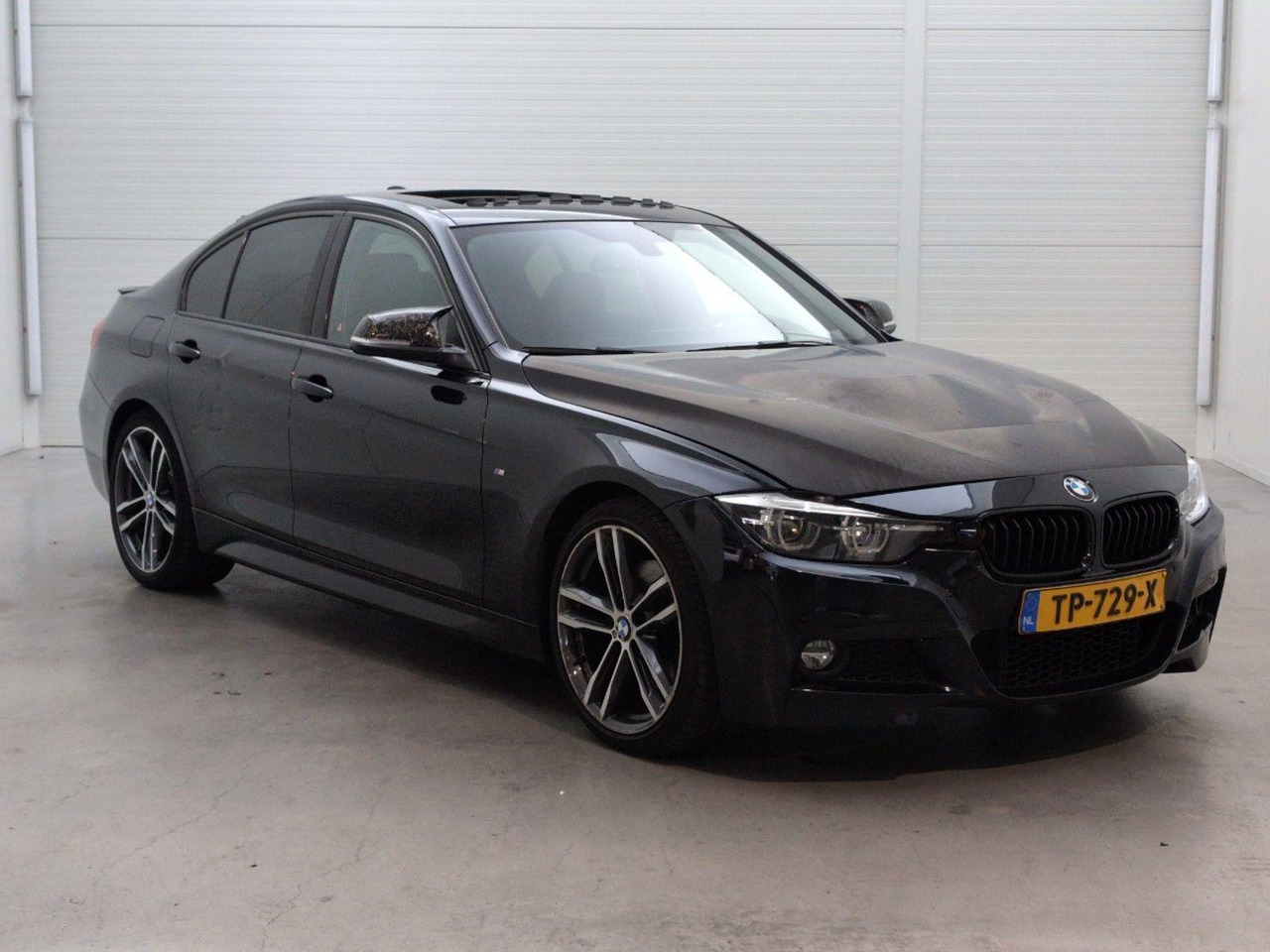 BMW 3-serie 330i Edition M Sport Shadow High Executive | 2018 | 184.569 km | Automaat | TP729X | NAP: Logisch - Sedan araba: fotoğraf 2 BMW 3-serie 330i Edition M Sport Shadow High Executive | 2018 | 184.569 km | Automaat | TP729X | NAP: Logisch - Sedan araba: fotoğraf 2