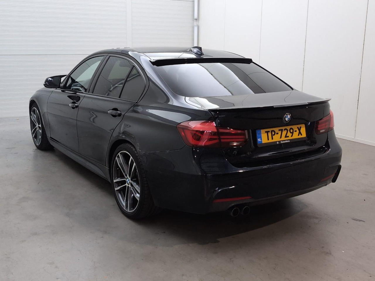 BMW 3-serie 330i Edition M Sport Shadow High Executive | 2018 | 184.569 km | Automaat | TP729X | NAP: Logisch - Sedan araba: fotoğraf 3 BMW 3-serie 330i Edition M Sport Shadow High Executive | 2018 | 184.569 km | Automaat | TP729X | NAP: Logisch - Sedan araba: fotoğraf 3