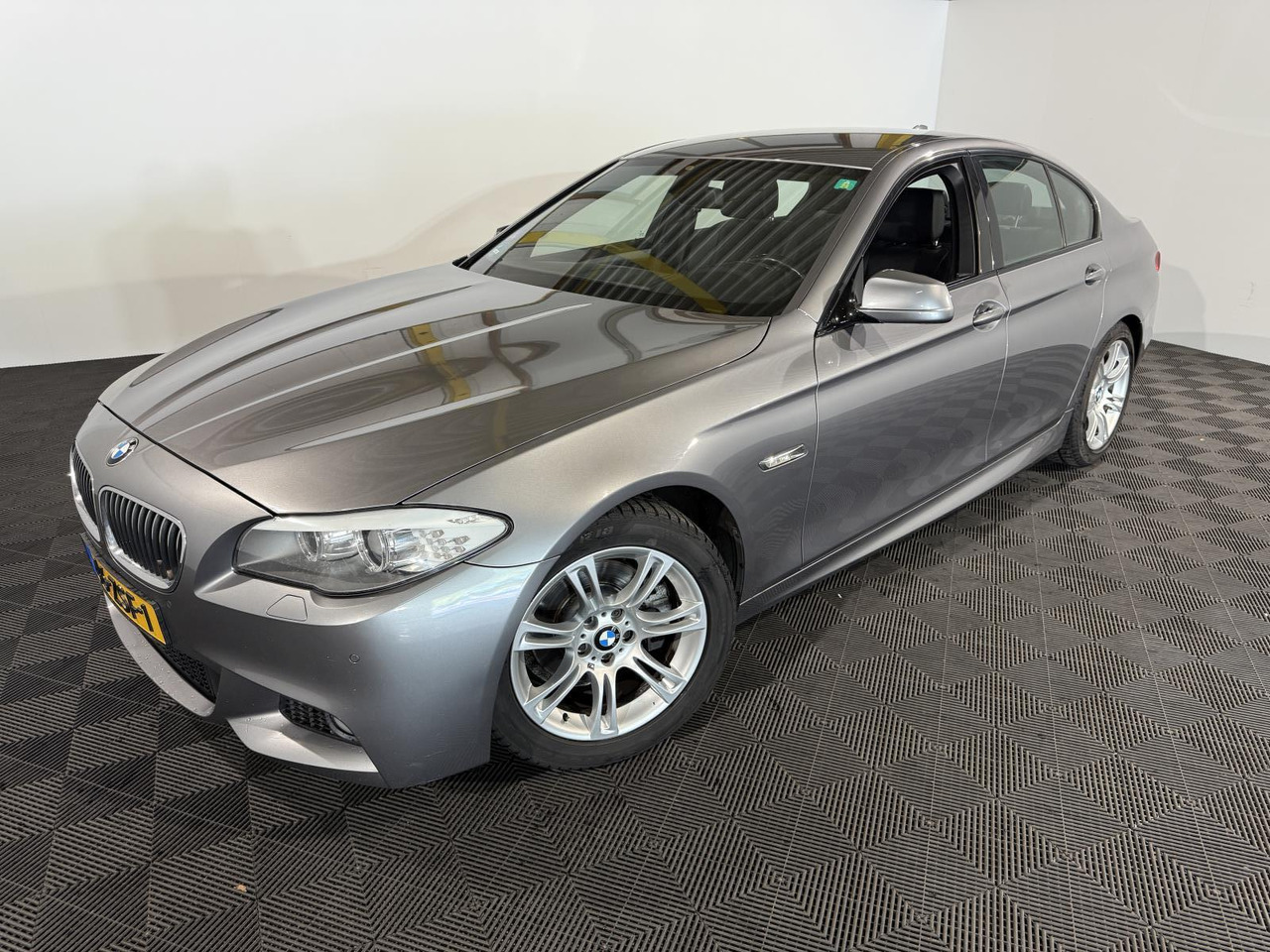BMW | 5-serie | 520i High Executive | 2013 | 218.545 km | 46ZSF1 | Logisch - Sedan araba: fotoğraf 1 BMW | 5-serie | 520i High Executive | 2013 | 218.545 km | 46ZSF1 | Logisch - Sedan araba: fotoğraf 1