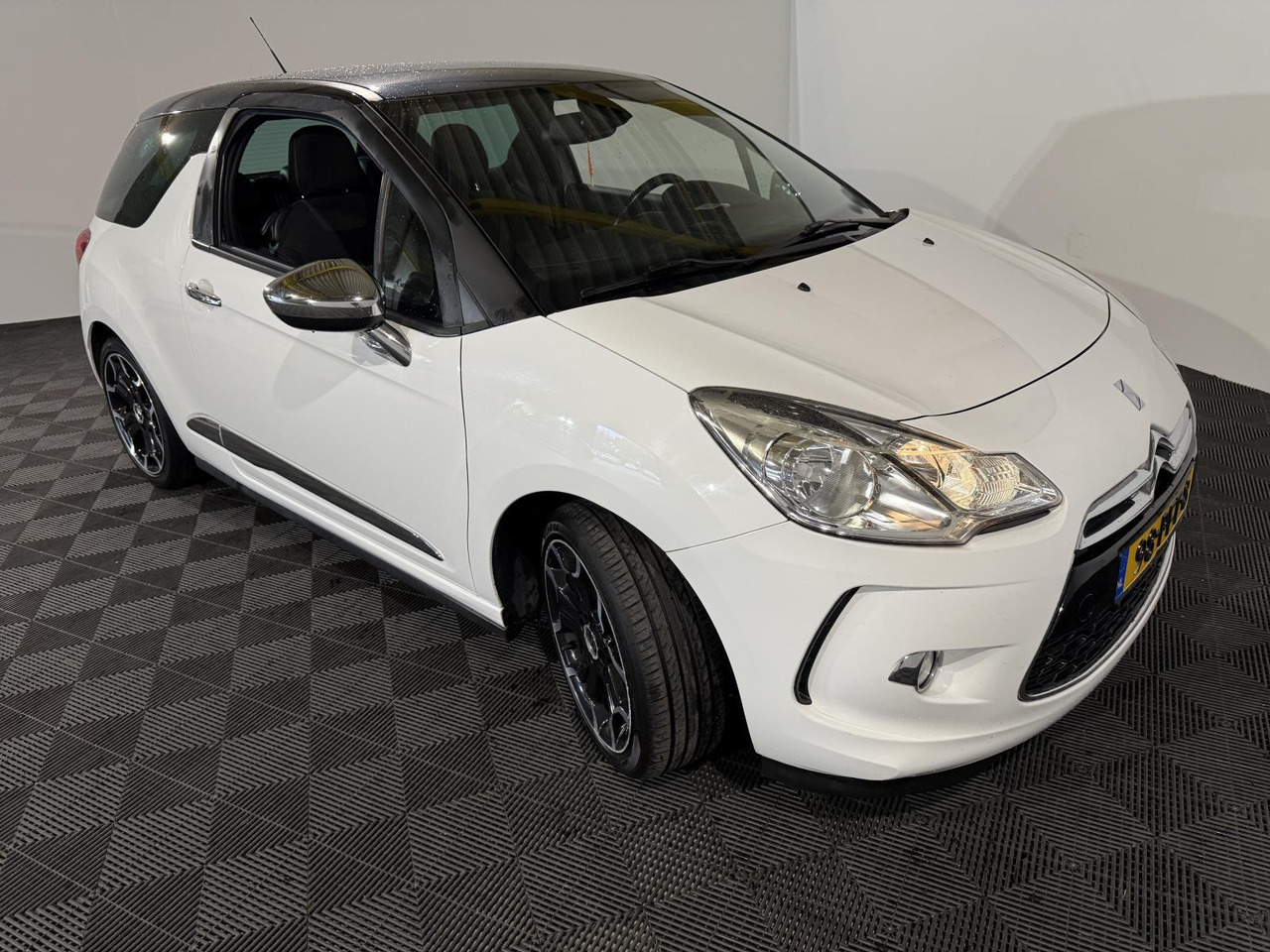 Citroen | DS3 | 1.6 So Chic | 2011 | 154.198 km | 98PFT8 | Logisch - Hatchback: fotoğraf 3 Citroen | DS3 | 1.6 So Chic | 2011 | 154.198 km | 98PFT8 | Logisch - Hatchback: fotoğraf 3