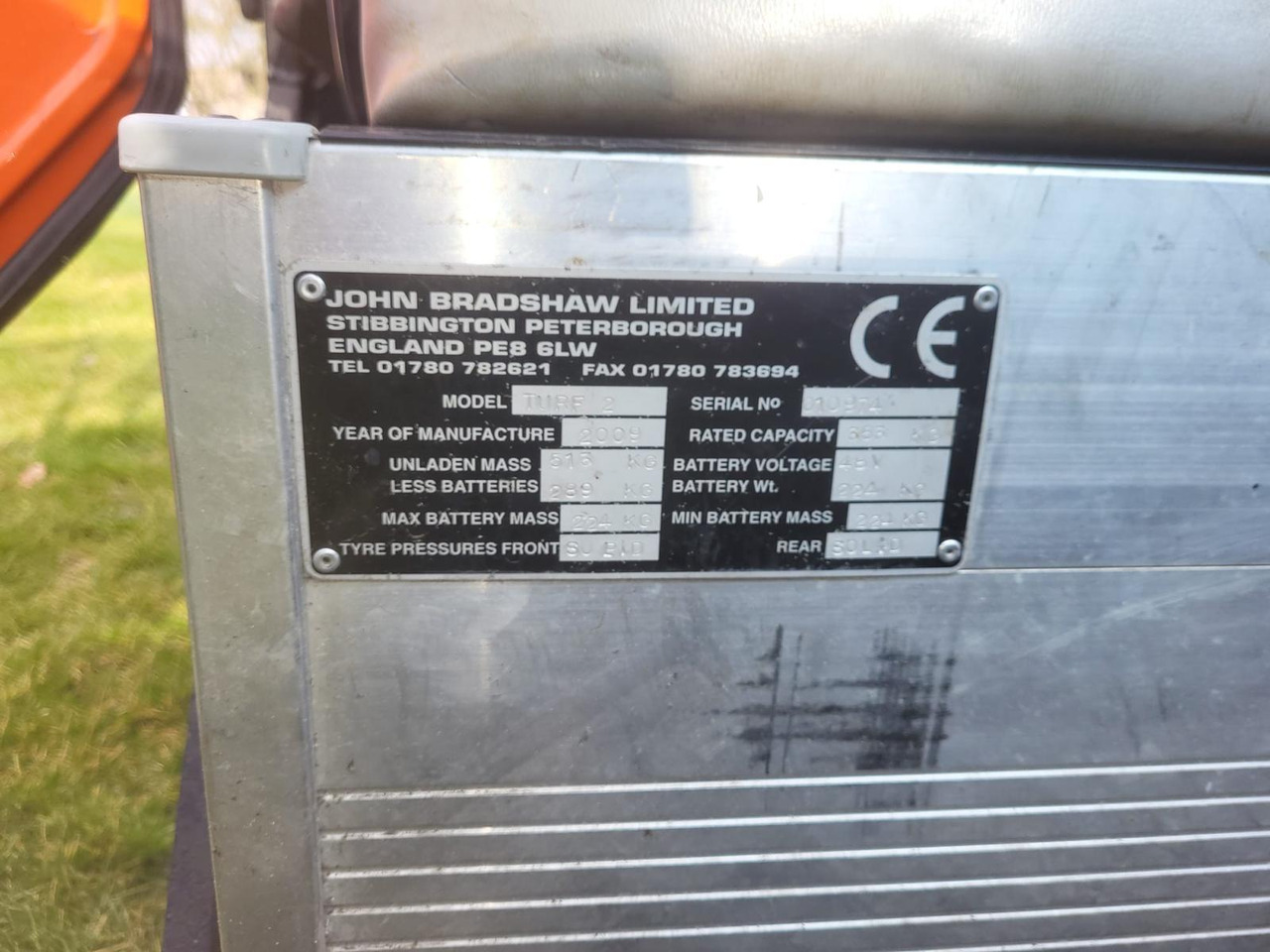 Club Car Carryall Turf 2 – Bouwjaar 2009 – Elektrisch – Met dichte cabine en elektrische kiepbak – Marge-kavel - Golf arabası: fotoğraf 5 Club Car Carryall Turf 2 – Bouwjaar 2009 – Elektrisch – Met dichte cabine en elektrische kiepbak – Marge-kavel - Golf arabası: fotoğraf 5