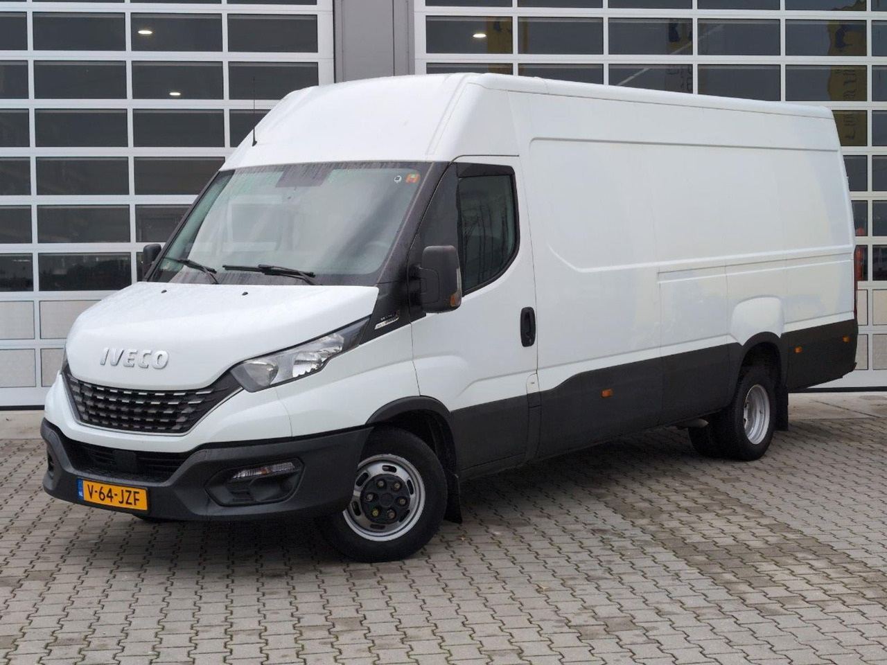 Iveco Daily 35C16V 2.3 410 H2 | 2021 | 129.296 km | Automaat | V64JZF | NAP: Geen oordeel - Diğer araçlar: fotoğraf 1 Iveco Daily 35C16V 2.3 410 H2 | 2021 | 129.296 km | Automaat | V64JZF | NAP: Geen oordeel - Diğer araçlar: fotoğraf 1