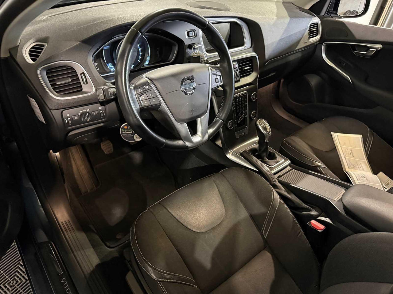 Volvo V40 1.6 T3 Momentum 2-KBP-13 210.566 km - Diğer araçlar: fotoğraf 2 Volvo V40 1.6 T3 Momentum 2-KBP-13 210.566 km - Diğer araçlar: fotoğraf 2