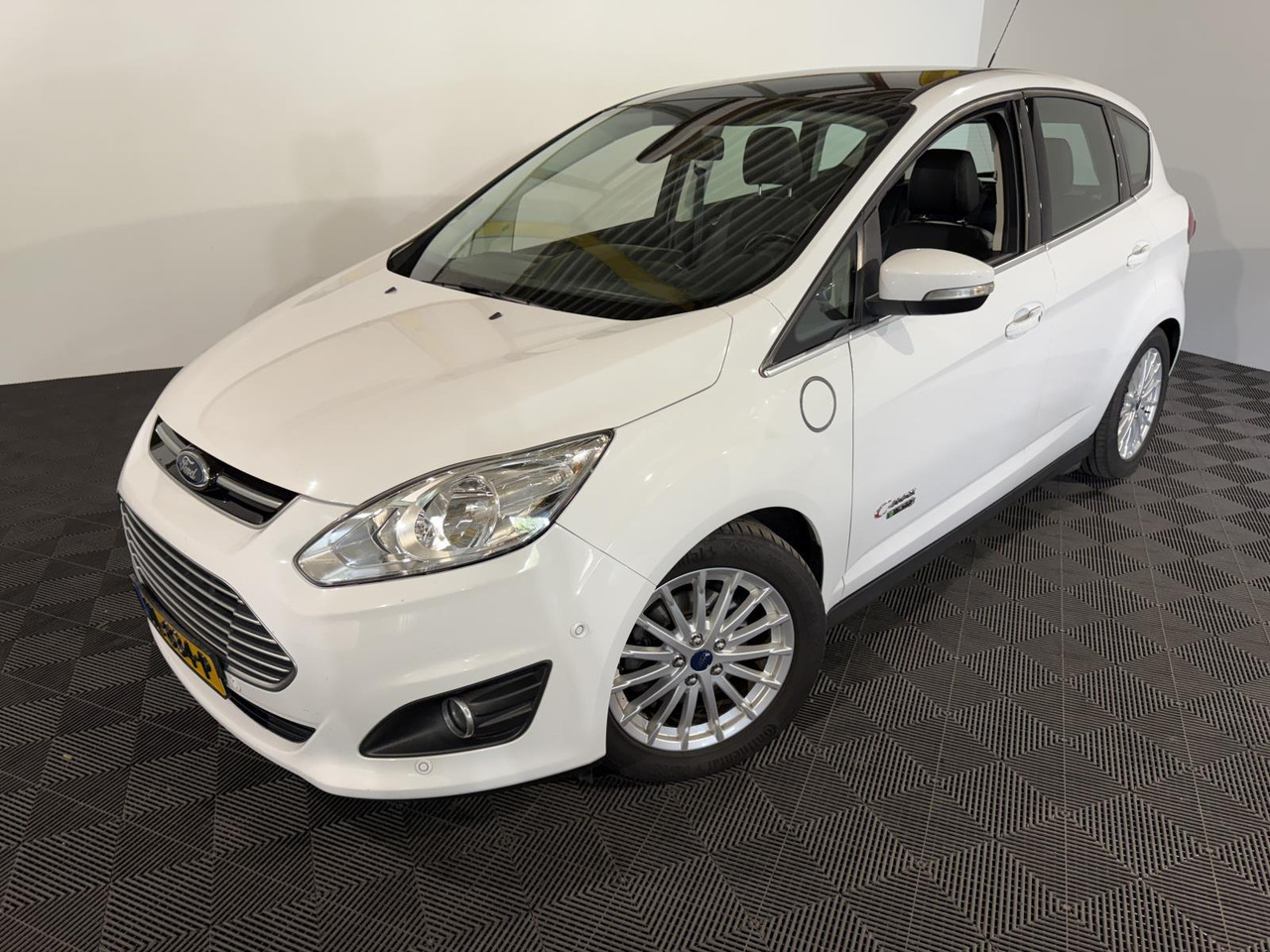 Ford C-Max 2.0 Plug-in Hybrid Titanium Plus | 2015 | 233.632 km | HL-834-P - Binek araba: fotoğraf 1 Ford C-Max 2.0 Plug-in Hybrid Titanium Plus | 2015 | 233.632 km | HL-834-P - Binek araba: fotoğraf 1