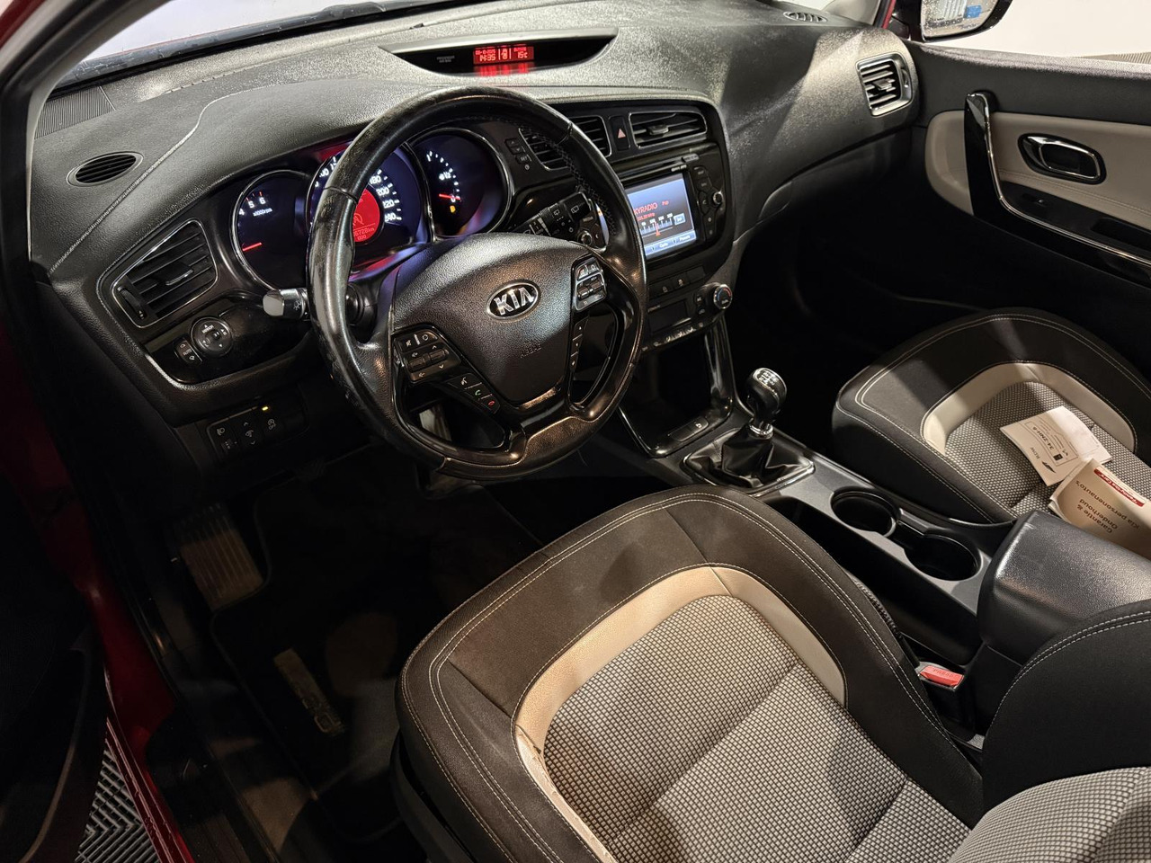 Kia | cee'd Sportswagon | 1.6 CRDi Plus Pack | 2013 | 296.728 km | 34ZNH6 | Logisch - Binek araba: fotoğraf 3 Kia | cee'd Sportswagon | 1.6 CRDi Plus Pack | 2013 | 296.728 km | 34ZNH6 | Logisch - Binek araba: fotoğraf 3