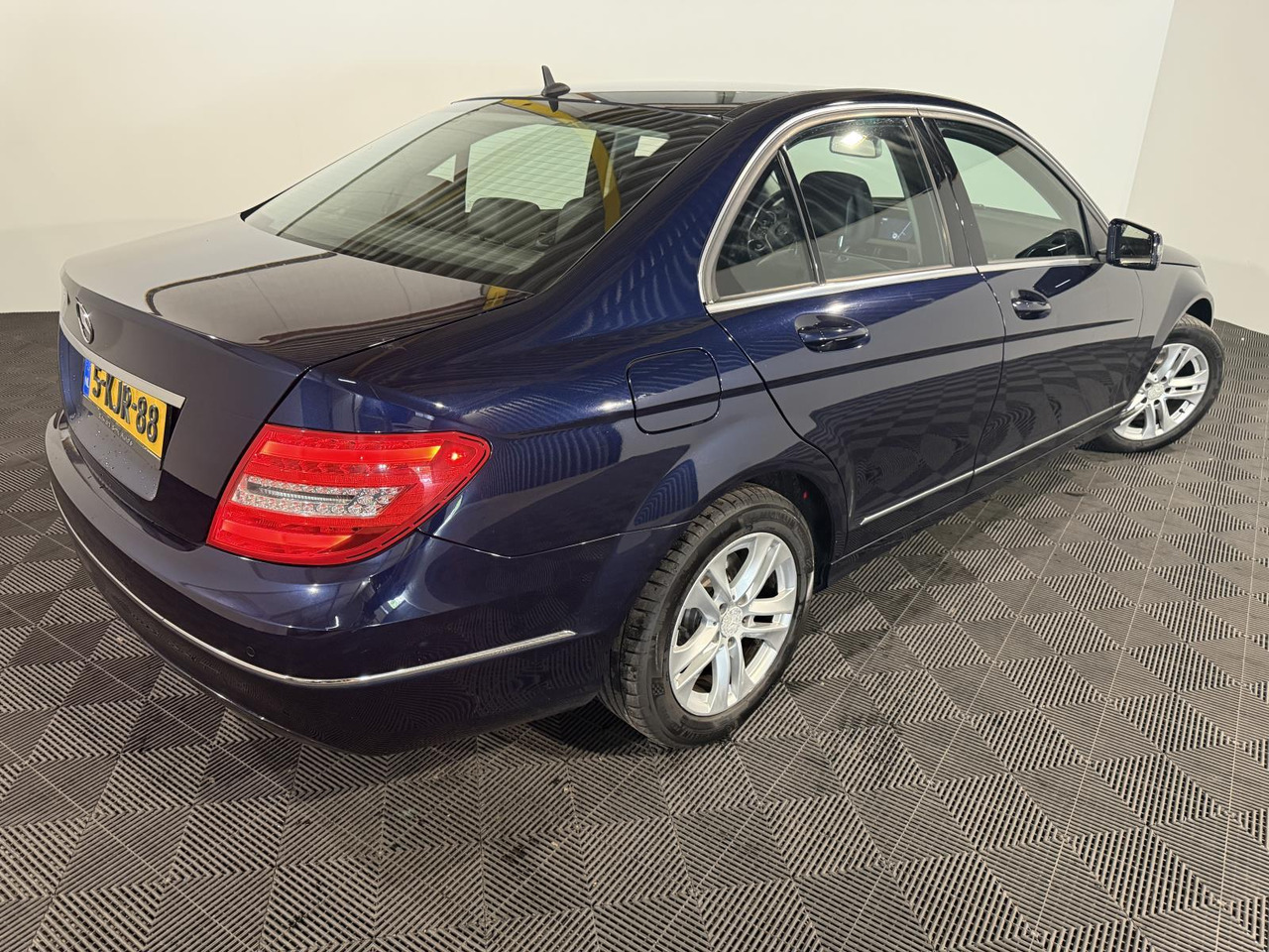 Mercedes-Benz C-klasse 220 CDI BlueEFFICIENCY Edition Avantgarde | 2013 | 348.866 km | 5-KJR-88 - Sedan araba: fotoğraf 3 Mercedes-Benz C-klasse 220 CDI BlueEFFICIENCY Edition Avantgarde | 2013 | 348.866 km | 5-KJR-88 - Sedan araba: fotoğraf 3