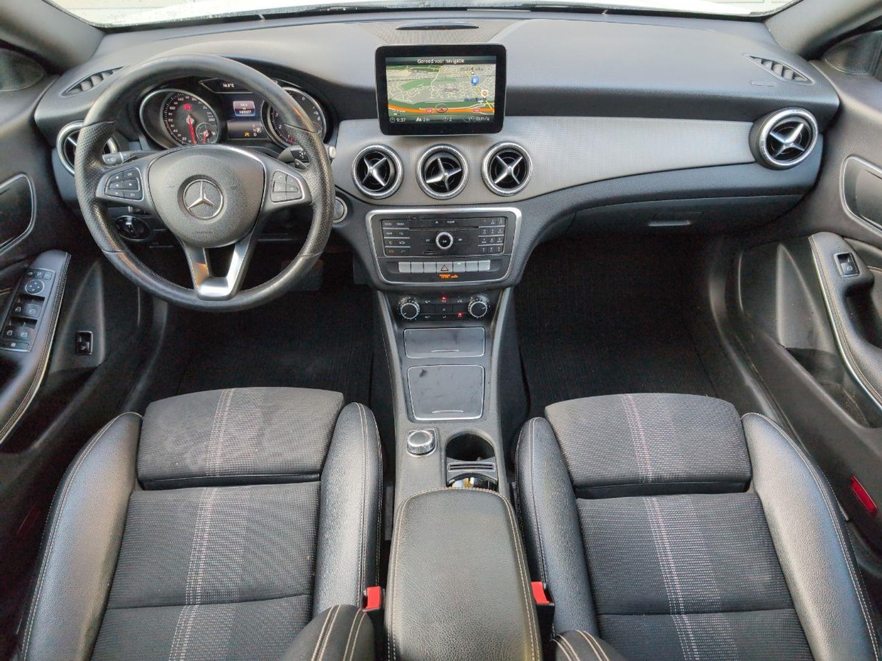 Mercedes-Benz CLA-klasse 180 Prestige | 2018 | 143.327 km | Automaat | T273NT | NAP: Geen oordeel - Sedan araba: fotoğraf 5 Mercedes-Benz CLA-klasse 180 Prestige | 2018 | 143.327 km | Automaat | T273NT | NAP: Geen oordeel - Sedan araba: fotoğraf 5