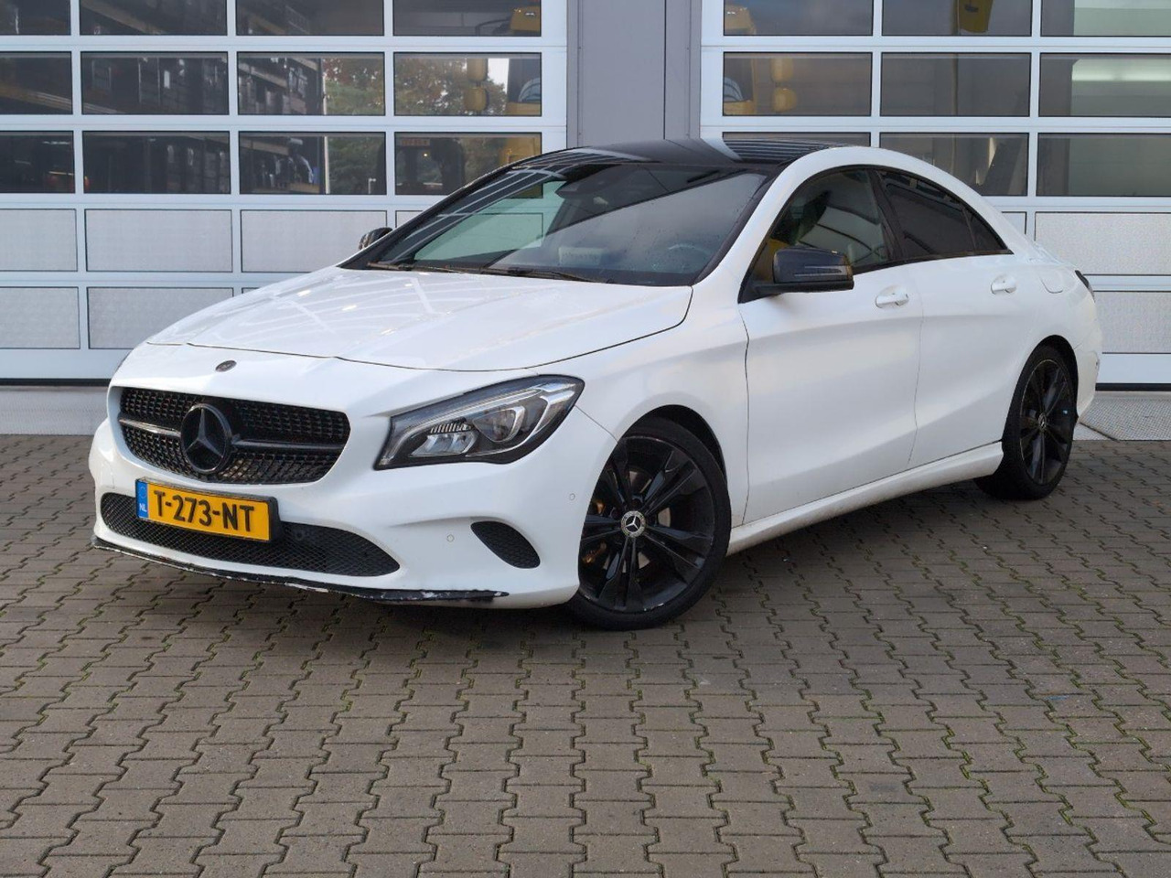 Mercedes-Benz CLA-klasse 180 Prestige | 2018 | 143.327 km | Automaat | T273NT | NAP: Geen oordeel - Sedan araba: fotoğraf 1 Mercedes-Benz CLA-klasse 180 Prestige | 2018 | 143.327 km | Automaat | T273NT | NAP: Geen oordeel - Sedan araba: fotoğraf 1