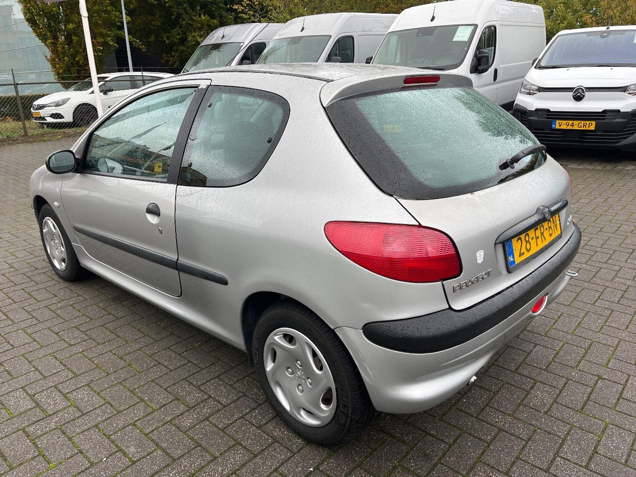 Peugeot 206 1.1 XR | 2000 | 69.922 km | 28FRBN | NAP: Logisch - Hatchback: fotoğraf 3 Peugeot 206 1.1 XR | 2000 | 69.922 km | 28FRBN | NAP: Logisch - Hatchback: fotoğraf 3