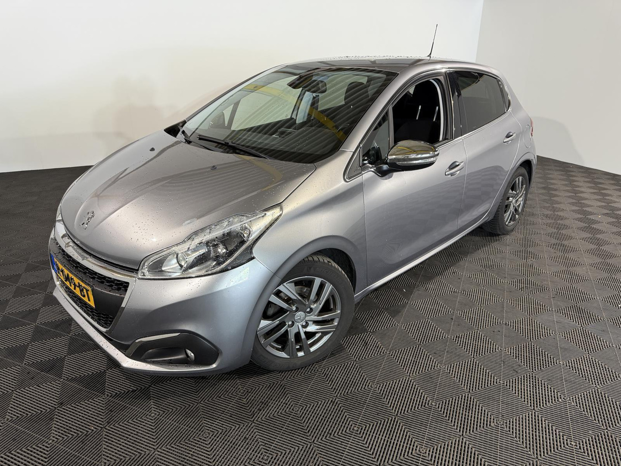 Peugeot | 208 | 1.5 BlueHDi Blue Lease Allure | 2019 | 183.354 km | R049BT | Geen oordeel - Hatchback: fotoğraf 1 Peugeot | 208 | 1.5 BlueHDi Blue Lease Allure | 2019 | 183.354 km | R049BT | Geen oordeel - Hatchback: fotoğraf 1