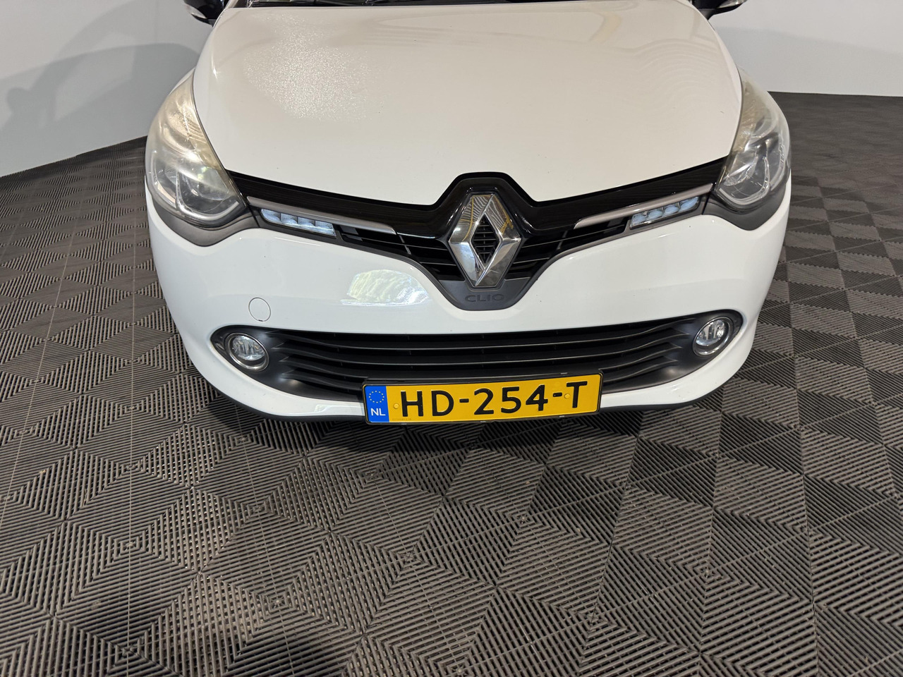 Renault Clio 0.9 TCe ECO Night&Day | 2015 | 170.065 km | HD-254 T - Hatchback: fotoğraf 2 Renault Clio 0.9 TCe ECO Night&Day | 2015 | 170.065 km | HD-254 T - Hatchback: fotoğraf 2