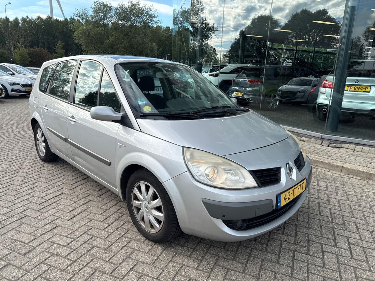 Renault Grand Scénic 2.0 - 16V Business Line 7p. | 2007 | 209.583 km | Automaat | 42TTTT | NAP: Logisch - Binek araba: fotoğraf 2 Renault Grand Scénic 2.0 - 16V Business Line 7p. | 2007 | 209.583 km | Automaat | 42TTTT | NAP: Logisch - Binek araba: fotoğraf 2