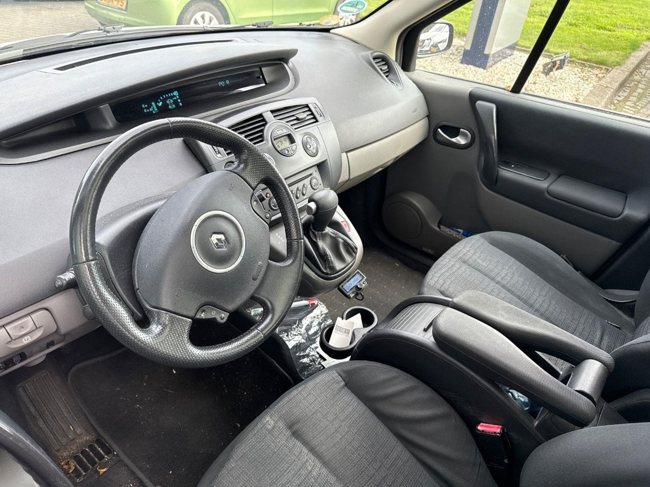 Renault Grand Scénic 2.0 - 16V Business Line 7p. | 2007 | 209.583 km | Automaat | 42TTTT | NAP: Logisch - Binek araba: fotoğraf 5 Renault Grand Scénic 2.0 - 16V Business Line 7p. | 2007 | 209.583 km | Automaat | 42TTTT | NAP: Logisch - Binek araba: fotoğraf 5