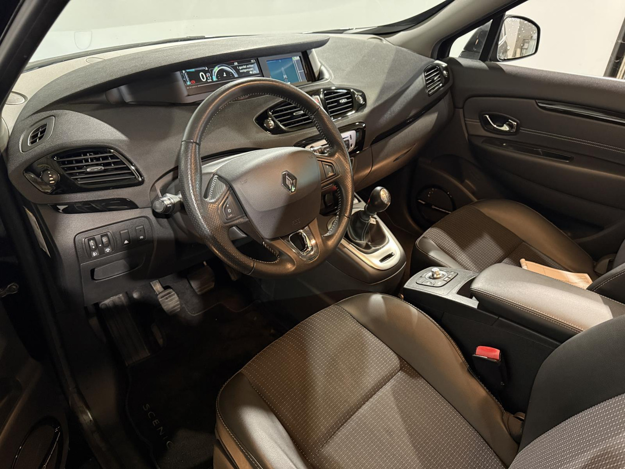 Renault | Scénic | 1.2 TCe Bose | 2013 | 103.433 km | 9KZR67 | Logisch - Binek araba: fotoğraf 3 Renault | Scénic | 1.2 TCe Bose | 2013 | 103.433 km | 9KZR67 | Logisch - Binek araba: fotoğraf 3