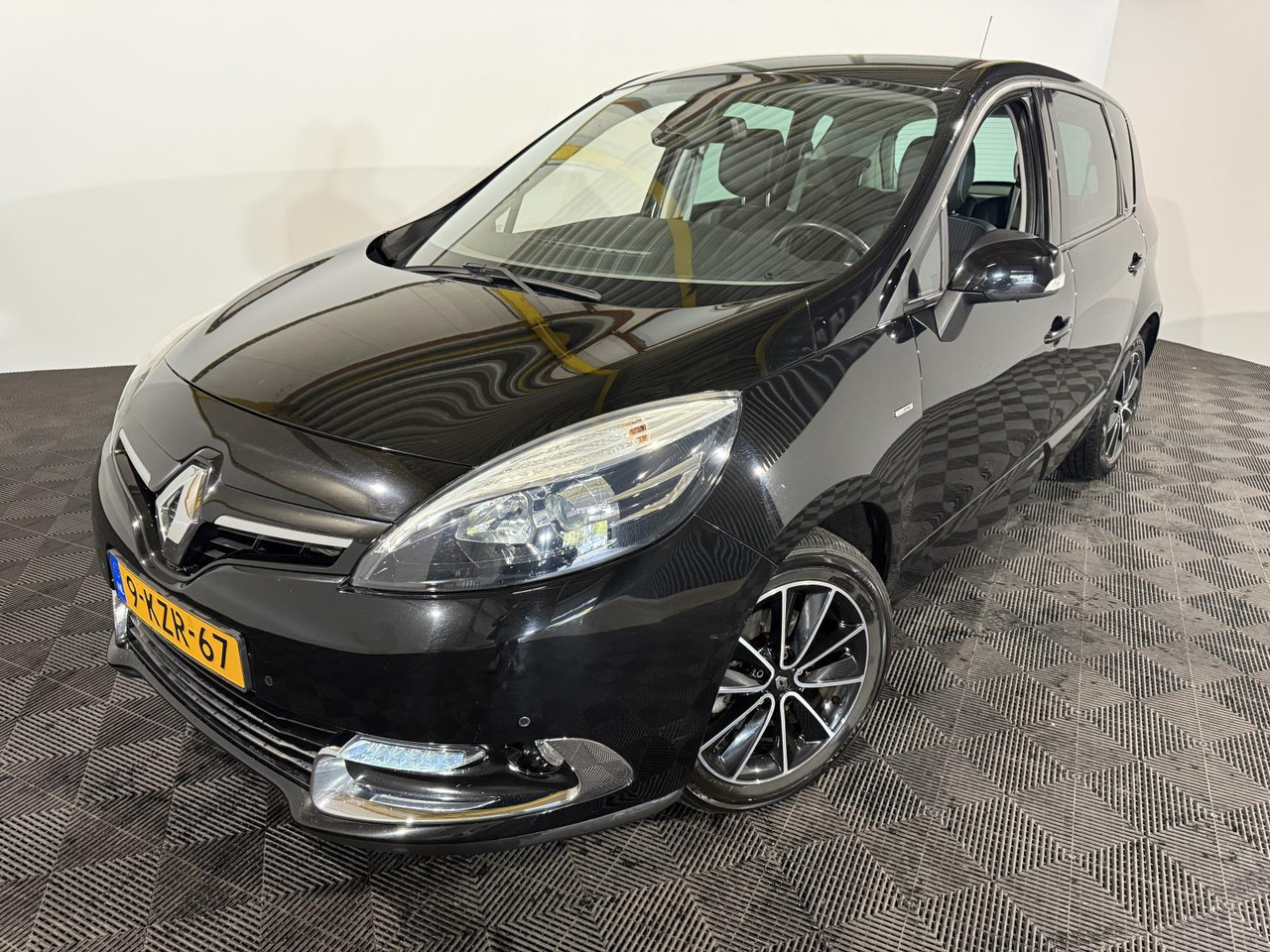 Renault | Scénic | 1.2 TCe Bose | 2013 | 103.433 km | 9KZR67 | Logisch - Binek araba: fotoğraf 1 Renault | Scénic | 1.2 TCe Bose | 2013 | 103.433 km | 9KZR67 | Logisch - Binek araba: fotoğraf 1