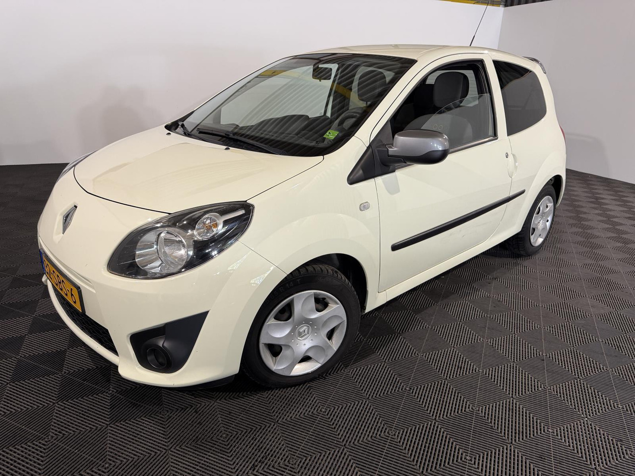 Renault | Twingo | 1.2-16V Collection | 2011 | 193.758 km | 32SBS6 | Logisch - Hatchback: fotoğraf 1 Renault | Twingo | 1.2-16V Collection | 2011 | 193.758 km | 32SBS6 | Logisch - Hatchback: fotoğraf 1