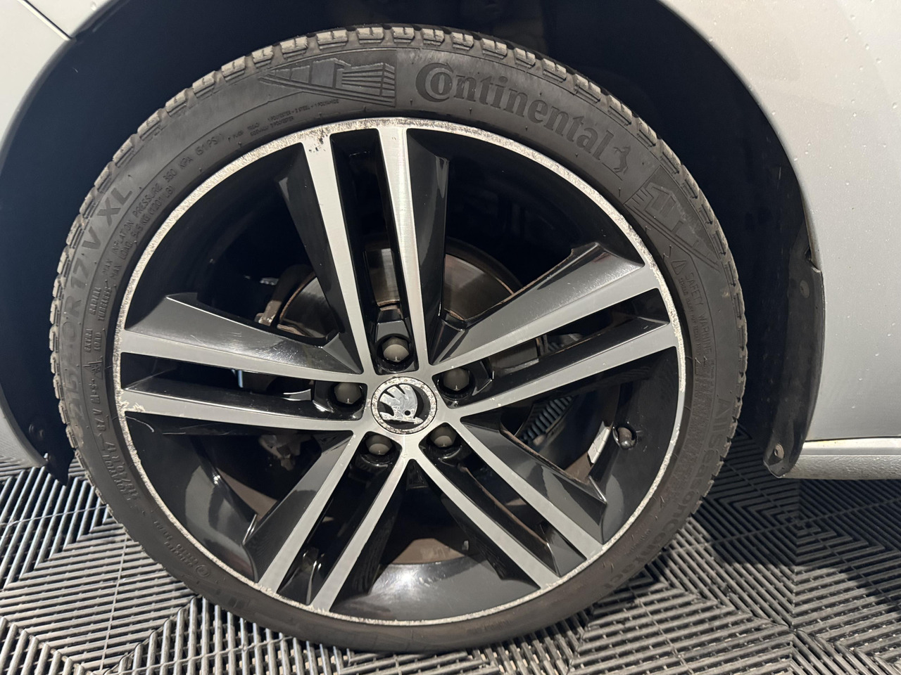 Skoda Rapid Spaceback 1.2 TSI Greentech Ambition Businessline | 2015 | 274.606 km |GH-920-F - Hatchback: fotoğraf 2 Skoda Rapid Spaceback 1.2 TSI Greentech Ambition Businessline | 2015 | 274.606 km |GH-920-F - Hatchback: fotoğraf 2