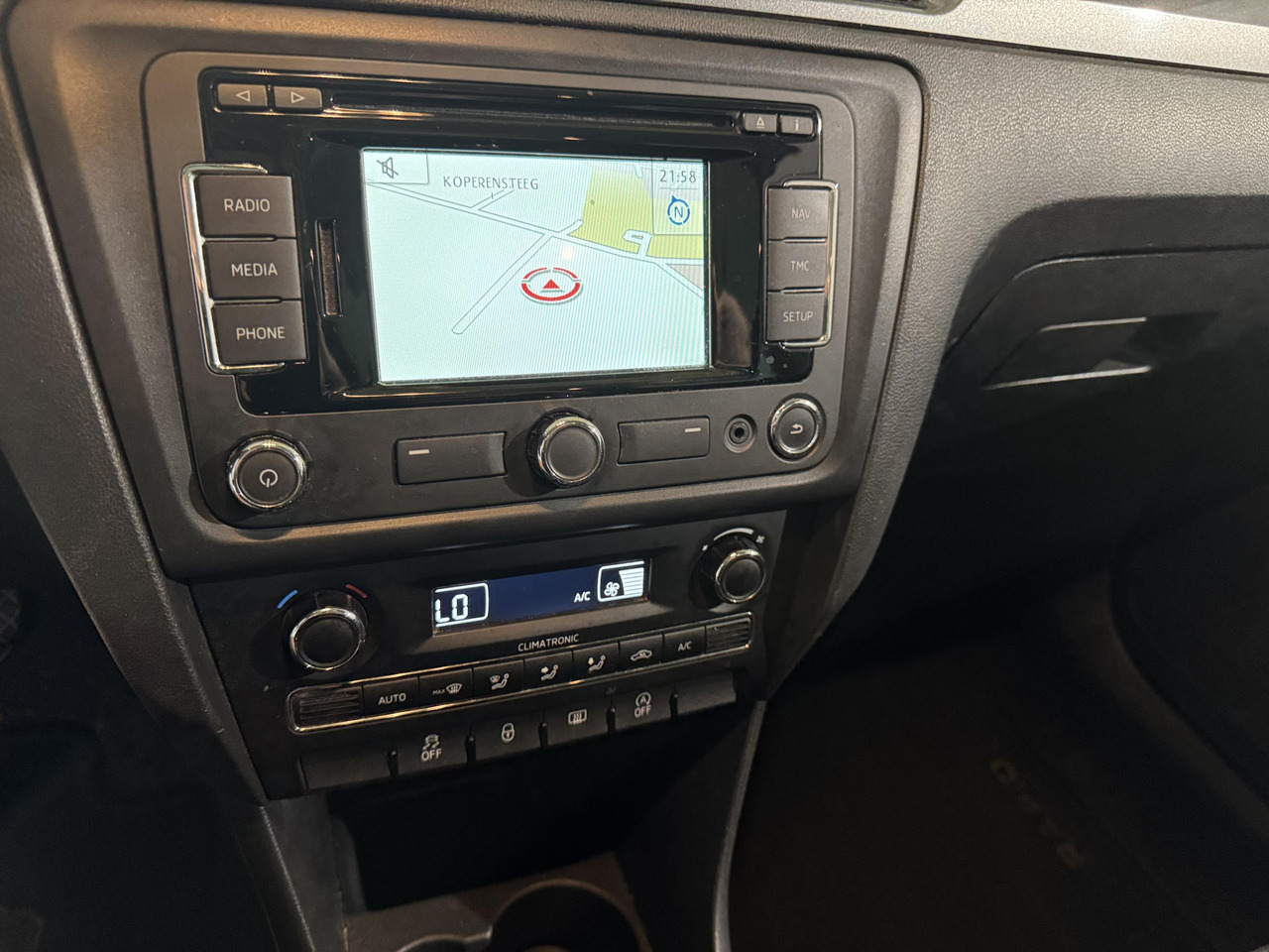 Skoda Rapid Spaceback 1.2 TSI Greentech Ambition Businessline | 2015 | 274.606 km |GH-920-F - Hatchback: fotoğraf 3 Skoda Rapid Spaceback 1.2 TSI Greentech Ambition Businessline | 2015 | 274.606 km |GH-920-F - Hatchback: fotoğraf 3