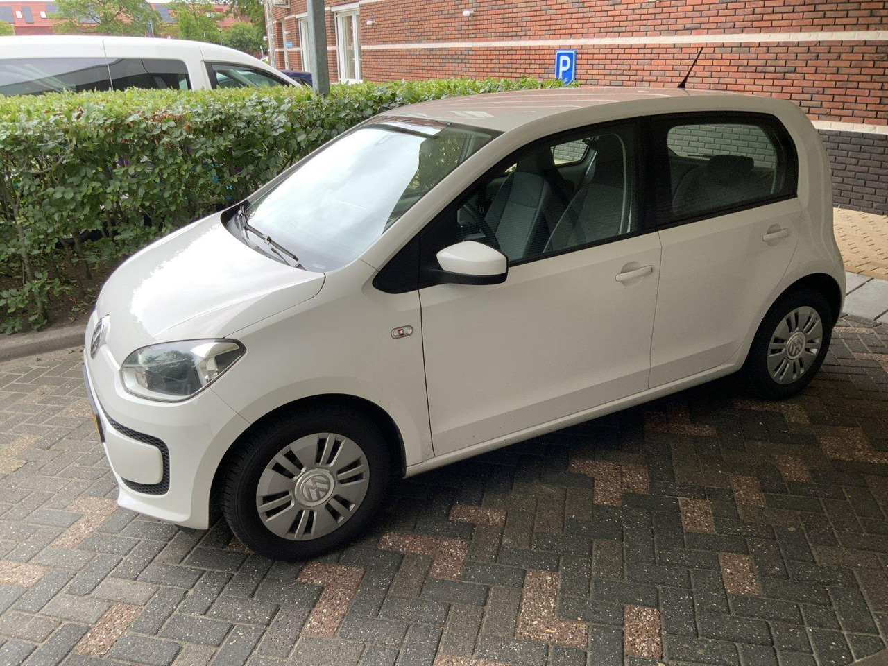 Volkswagen Up! | 1.0 move up! | 2014 | 123.288km | 3-ZDJ-85 - Hatchback: fotoğraf 1 Volkswagen Up! | 1.0 move up! | 2014 | 123.288km | 3-ZDJ-85 - Hatchback: fotoğraf 1