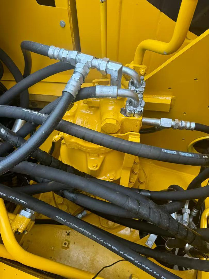 KOMATSU PC220 - Paletli ekskavatör: fotoğraf 5 KOMATSU PC220 - Paletli ekskavatör: fotoğraf 5