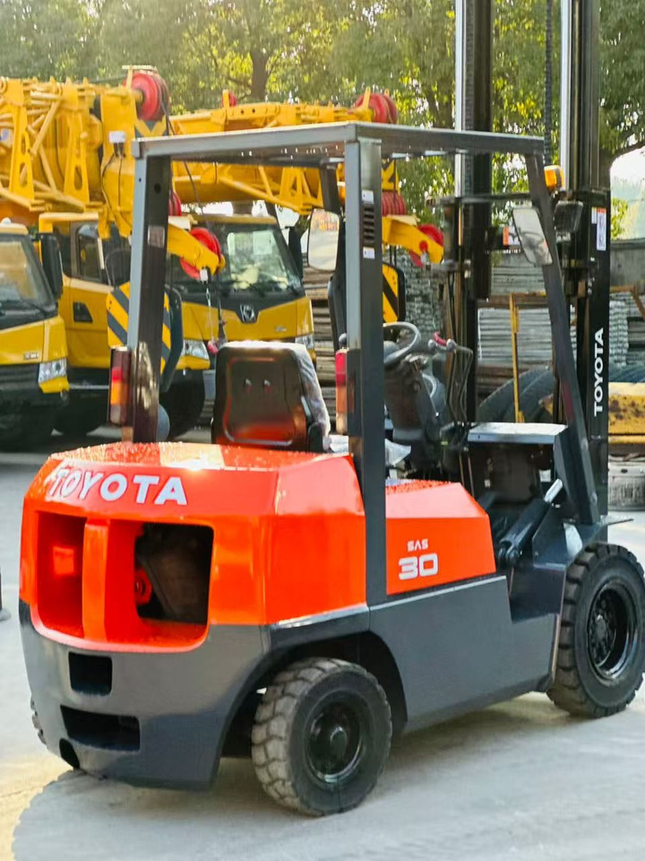 TOYOTA 30 - Dizel forklift: fotoğraf 3 TOYOTA 30 - Dizel forklift: fotoğraf 3