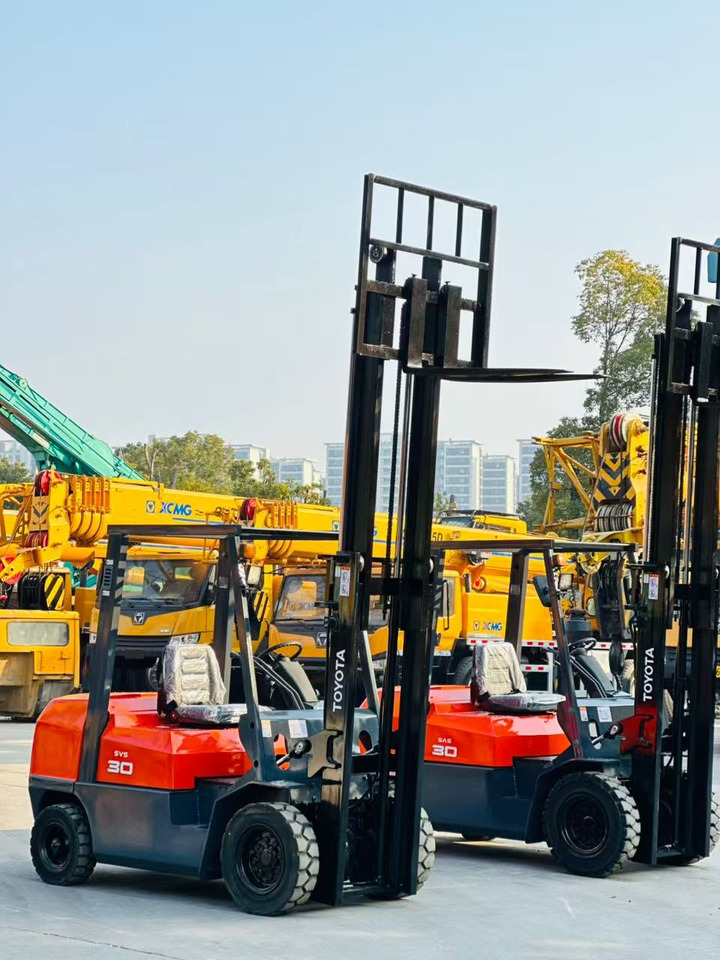 TOYOTA 30 - Dizel forklift: fotoğraf 4 TOYOTA 30 - Dizel forklift: fotoğraf 4