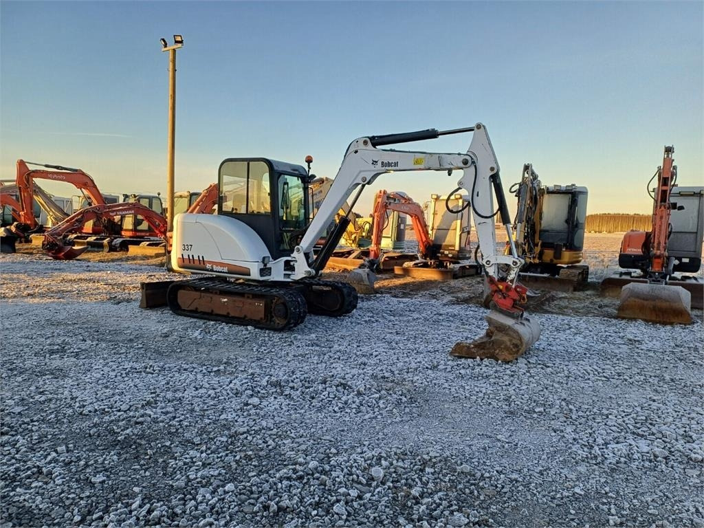 Bobcat 337D Kallistuvalla liittimellä - Mini ekskavatör: fotoğraf 5 Bobcat 337D Kallistuvalla liittimellä - Mini ekskavatör: fotoğraf 5