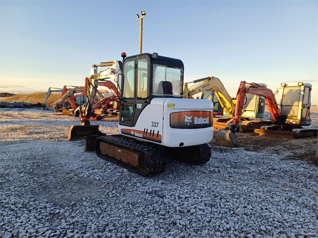 Bobcat 337D Kallistuvalla liittimellä - Mini ekskavatör: fotoğraf 4 Bobcat 337D Kallistuvalla liittimellä - Mini ekskavatör: fotoğraf 4