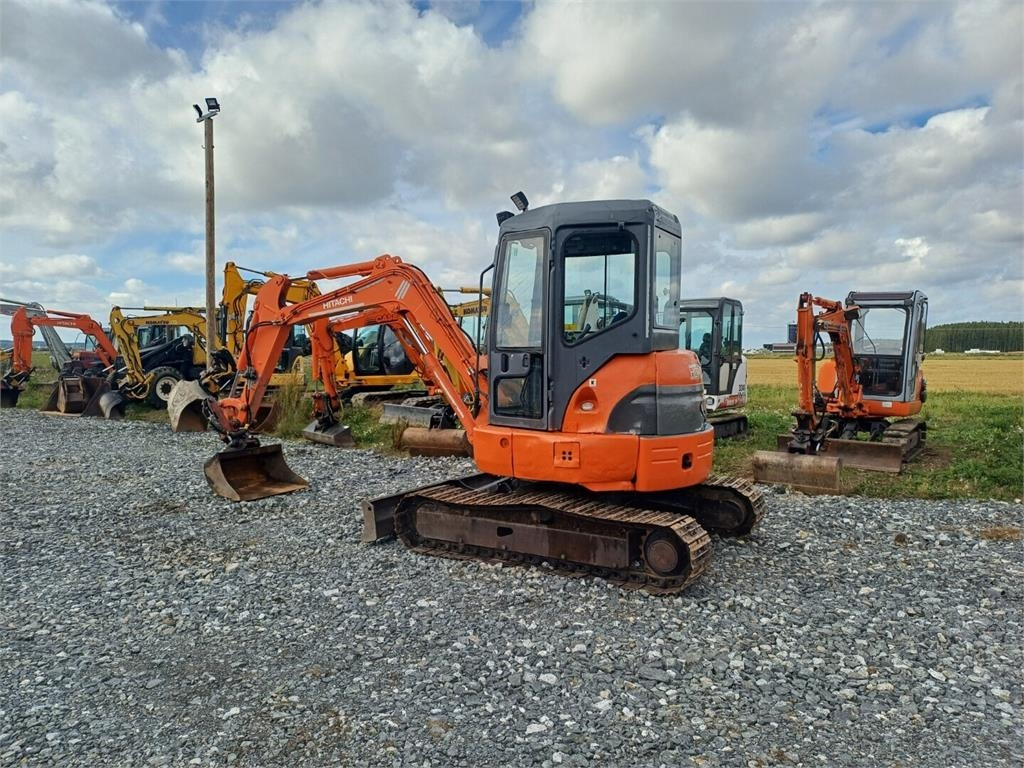 Hitachi EX50U kallistuvalla s40 liittimellä. - Mini ekskavatör: fotoğraf 3 Hitachi EX50U kallistuvalla s40 liittimellä. - Mini ekskavatör: fotoğraf 3