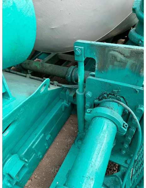 CIFA Concrete Mixer with own engine - Beton mikseri: fotoğraf 4 CIFA Concrete Mixer with own engine - Beton mikseri: fotoğraf 4