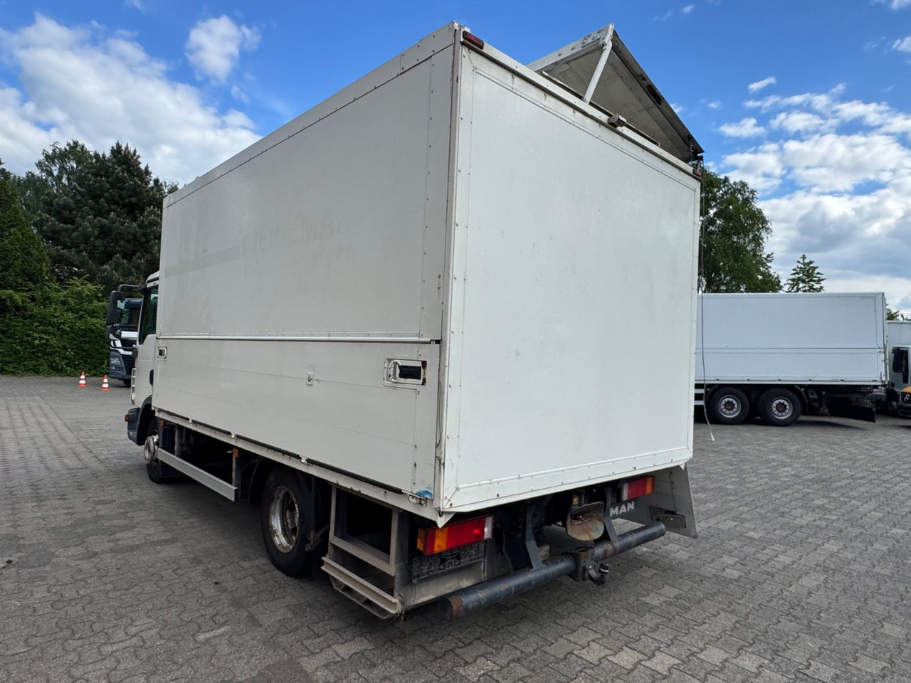 MAN TGL 8.180/2xAHK/Zertifikat/Schwenkwand - Taşınması içecek kamyon: fotoğraf 3 MAN TGL 8.180/2xAHK/Zertifikat/Schwenkwand - Taşınması içecek kamyon: fotoğraf 3