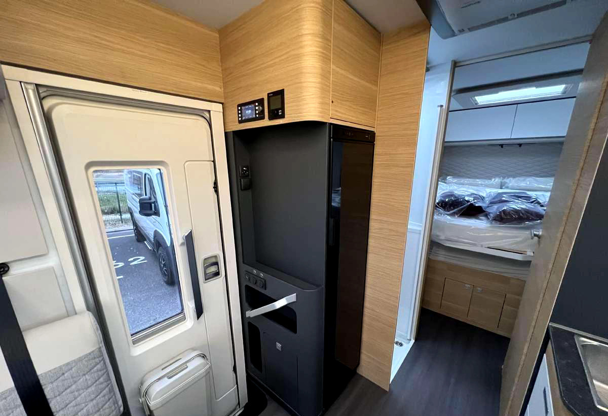 ADRIA Sonic 700DC - Entegre karavan: fotoğraf 5 ADRIA Sonic 700DC - Entegre karavan: fotoğraf 5