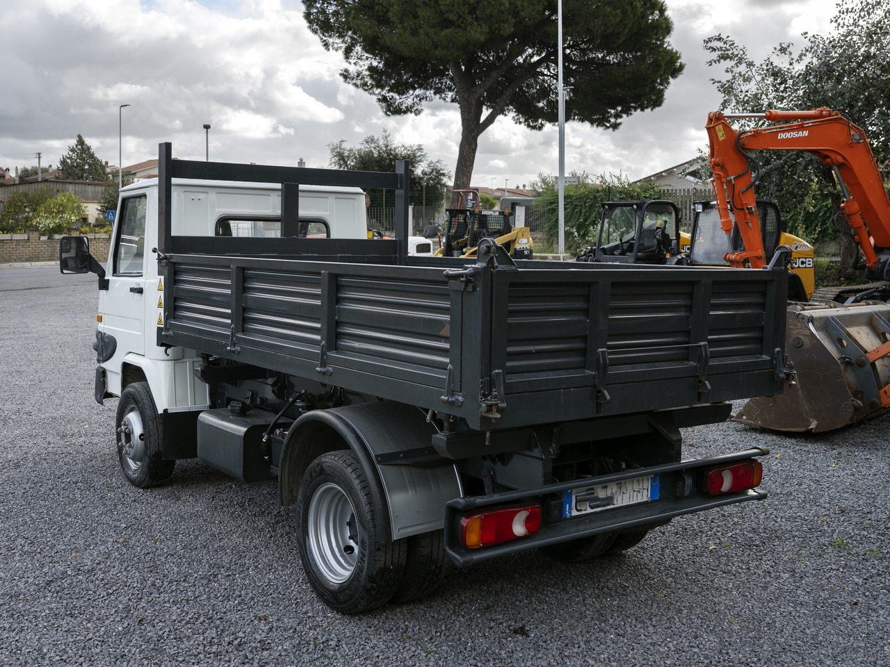 PIAGGIO THREE-SIDE TIPPER - Damperli kamyon: fotoğraf 3 PIAGGIO THREE-SIDE TIPPER - Damperli kamyon: fotoğraf 3