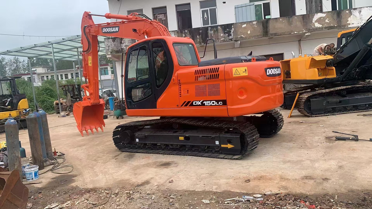 DOOSAN DX150 - Paletli ekskavatör: fotoğraf 1 DOOSAN DX150 - Paletli ekskavatör: fotoğraf 1