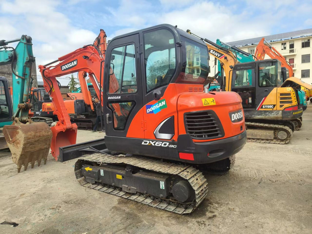 DOOSAN DX60 - Ekskavatör: fotoğraf 1 DOOSAN DX60 - Ekskavatör: fotoğraf 1