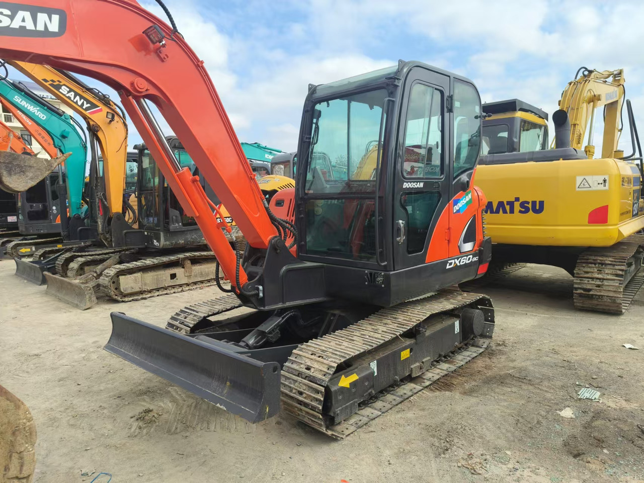 DOOSAN DX60 - Ekskavatör: fotoğraf 2 DOOSAN DX60 - Ekskavatör: fotoğraf 2