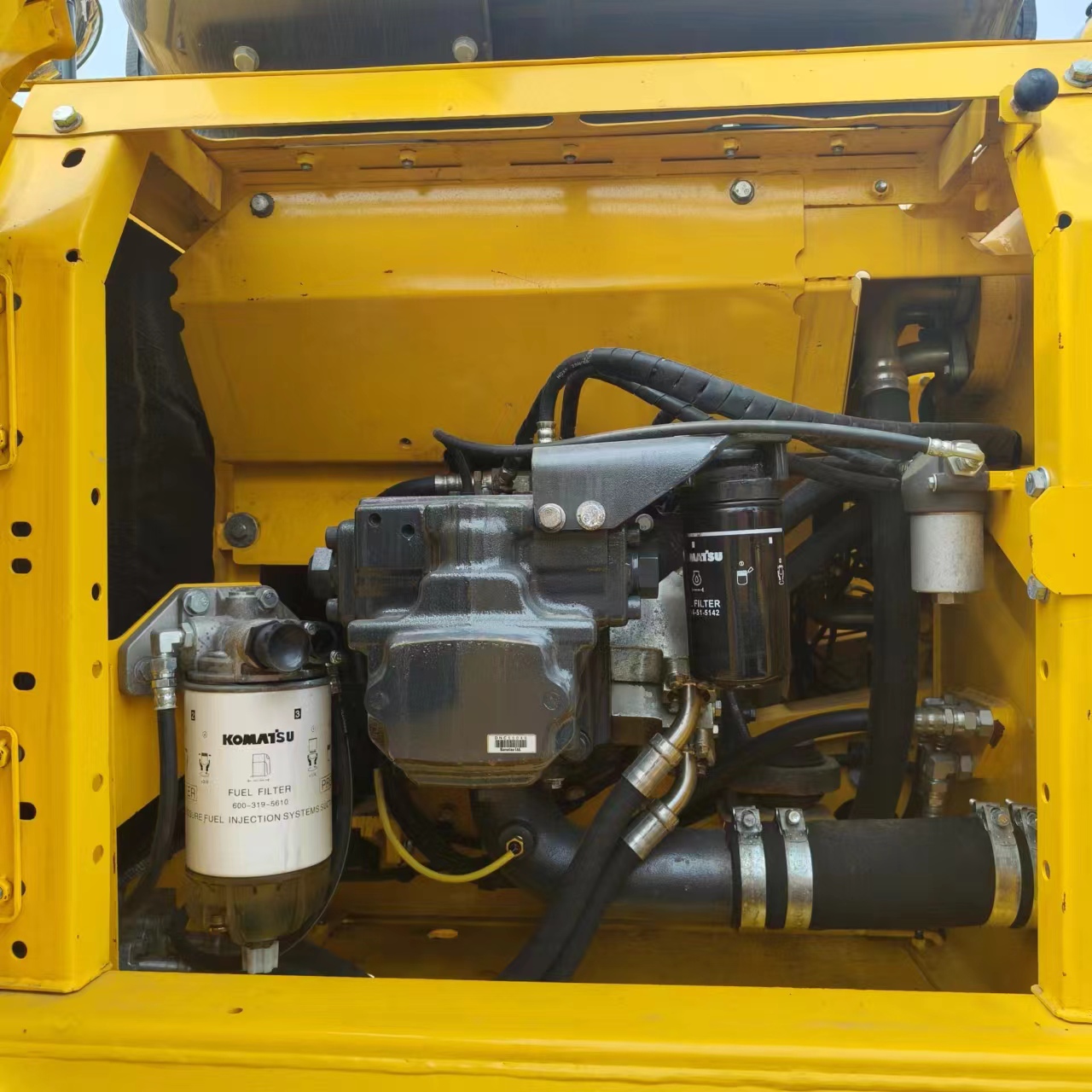 KOMATSU PC240 - Paletli ekskavatör: fotoğraf 5 KOMATSU PC240 - Paletli ekskavatör: fotoğraf 5