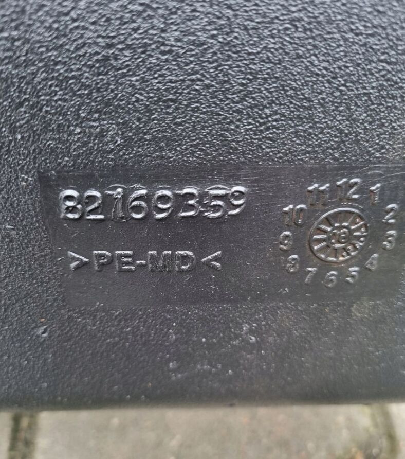 82169359 Renault MIDLUM PREMIUM DXI 5 7 VOLVO FL FE - AdBlue tankı - Kamyon: fotoğraf 2 82169359 Renault MIDLUM PREMIUM DXI 5 7 VOLVO FL FE - AdBlue tankı - Kamyon: fotoğraf 2