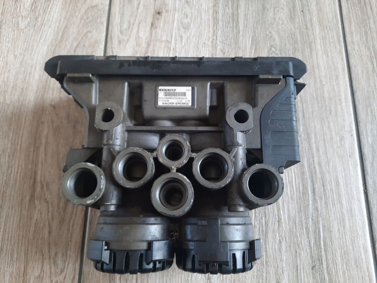 KNORR-BREMSE ZAWÓR EBS TYLNY TYŁ RENAULT GAMA RANGE T RANGE - Fren valfi - Kamyon: fotoğraf 1 KNORR-BREMSE ZAWÓR EBS TYLNY TYŁ RENAULT GAMA RANGE T RANGE - Fren valfi - Kamyon: fotoğraf 1