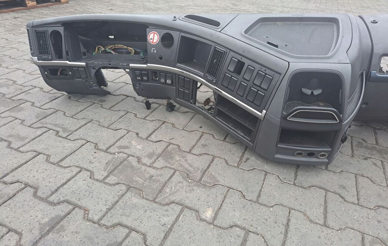 KONSOLA KOMPLETNA KOKPIT DESKA VOLVO FM 9 13 LIFT - Gösterge panosu - Kamyon: fotoğraf 4 KONSOLA KOMPLETNA KOKPIT DESKA VOLVO FM 9 13 LIFT - Gösterge panosu - Kamyon: fotoğraf 4